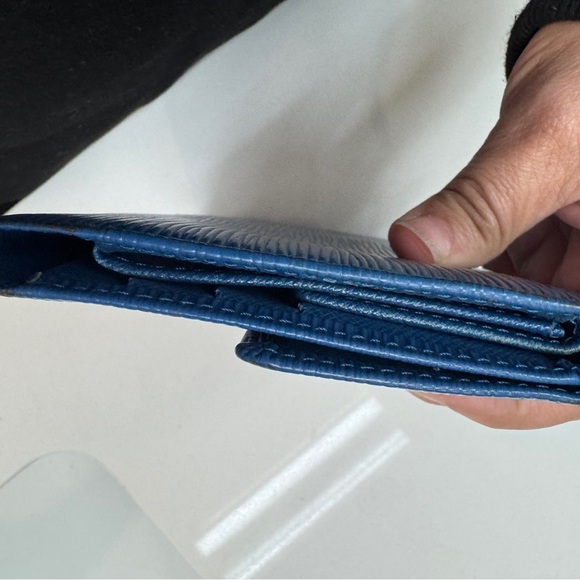 Louis Vuitton Epi Leather Blue Long Wallet - Preloved in Excellent Condition - Picture 6 of 15